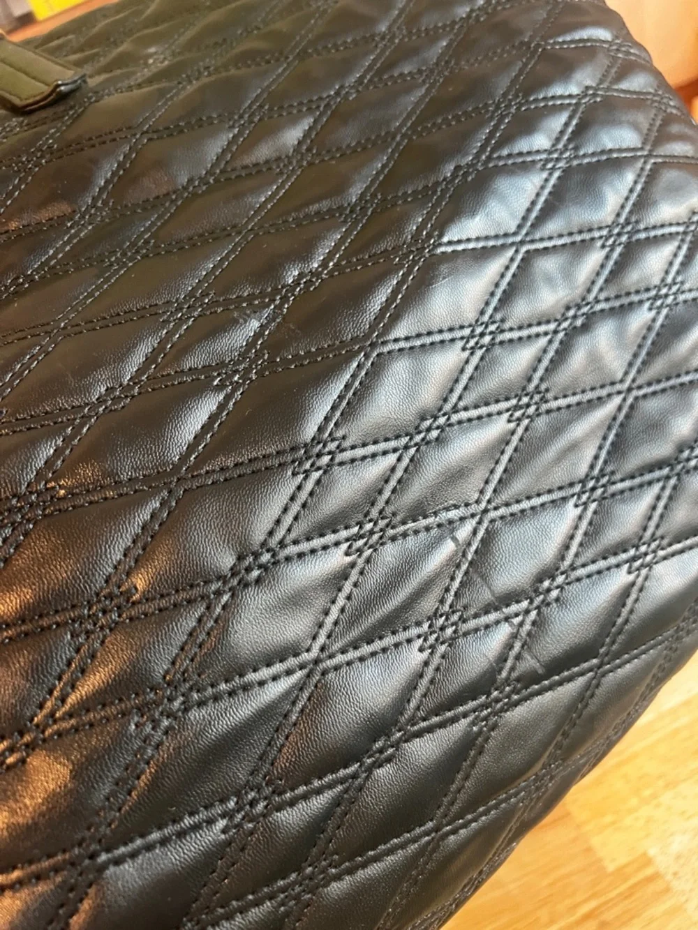 DKNY Black Quilted Duffel Bag Travel Weekender - Picture 13 of 16